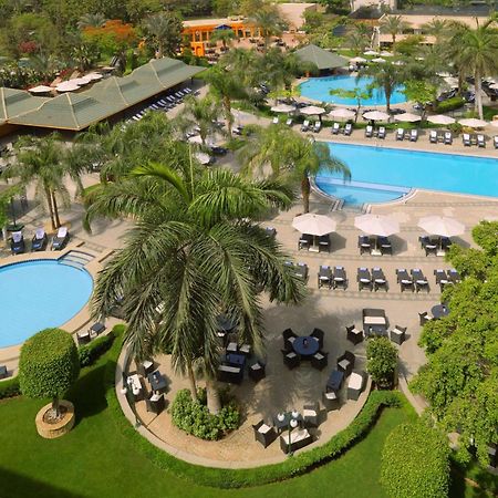Hilton Cairo Heliopolis Hotel Bagian luar foto The pool at the Serena Hotel