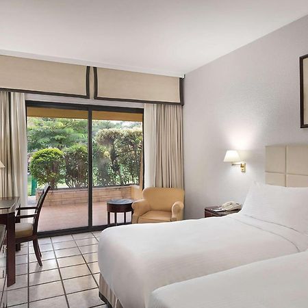 Hilton Cairo Heliopolis Hotel Bagian luar foto