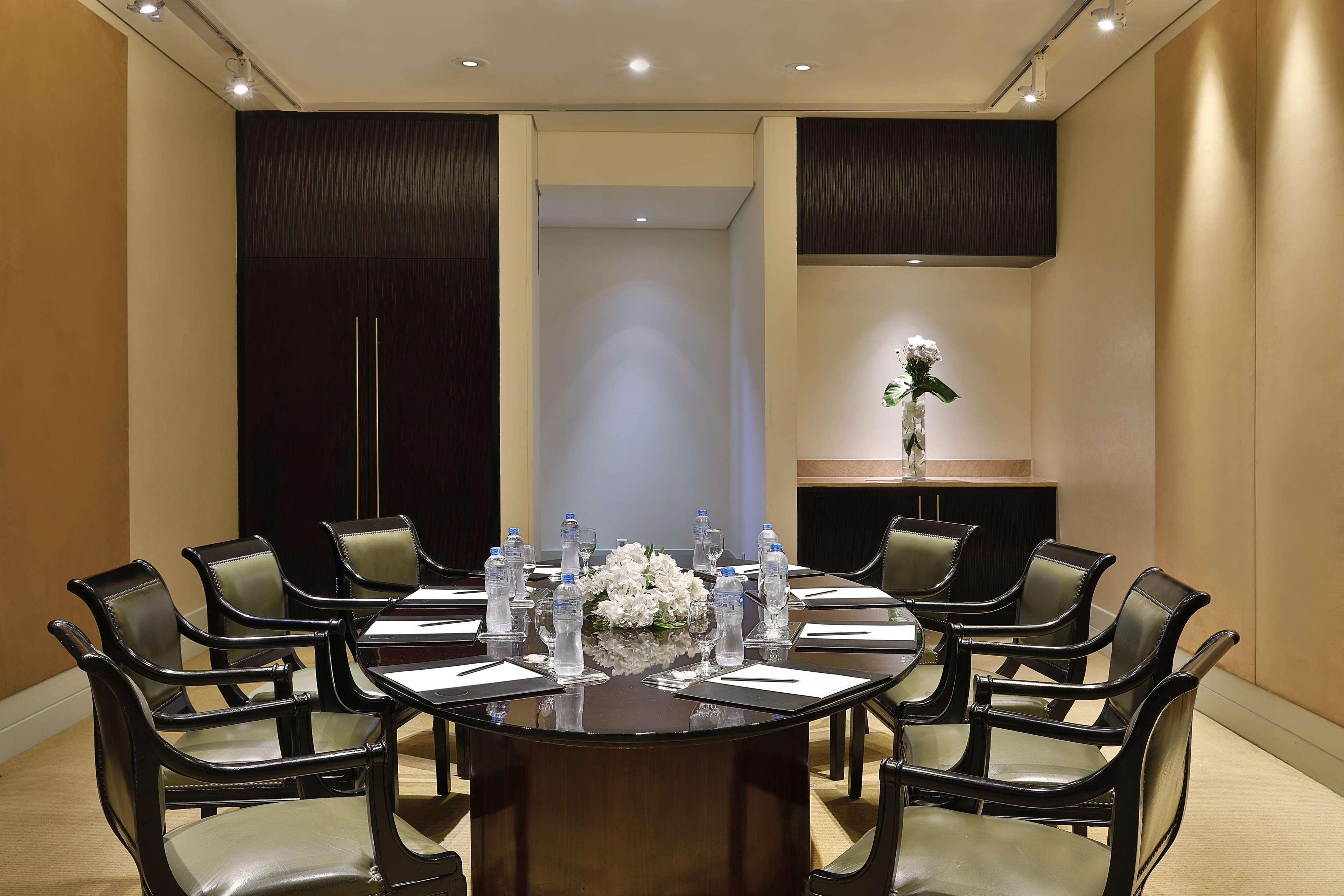 Hilton Cairo Heliopolis Hotel Bagian luar foto Meeting room