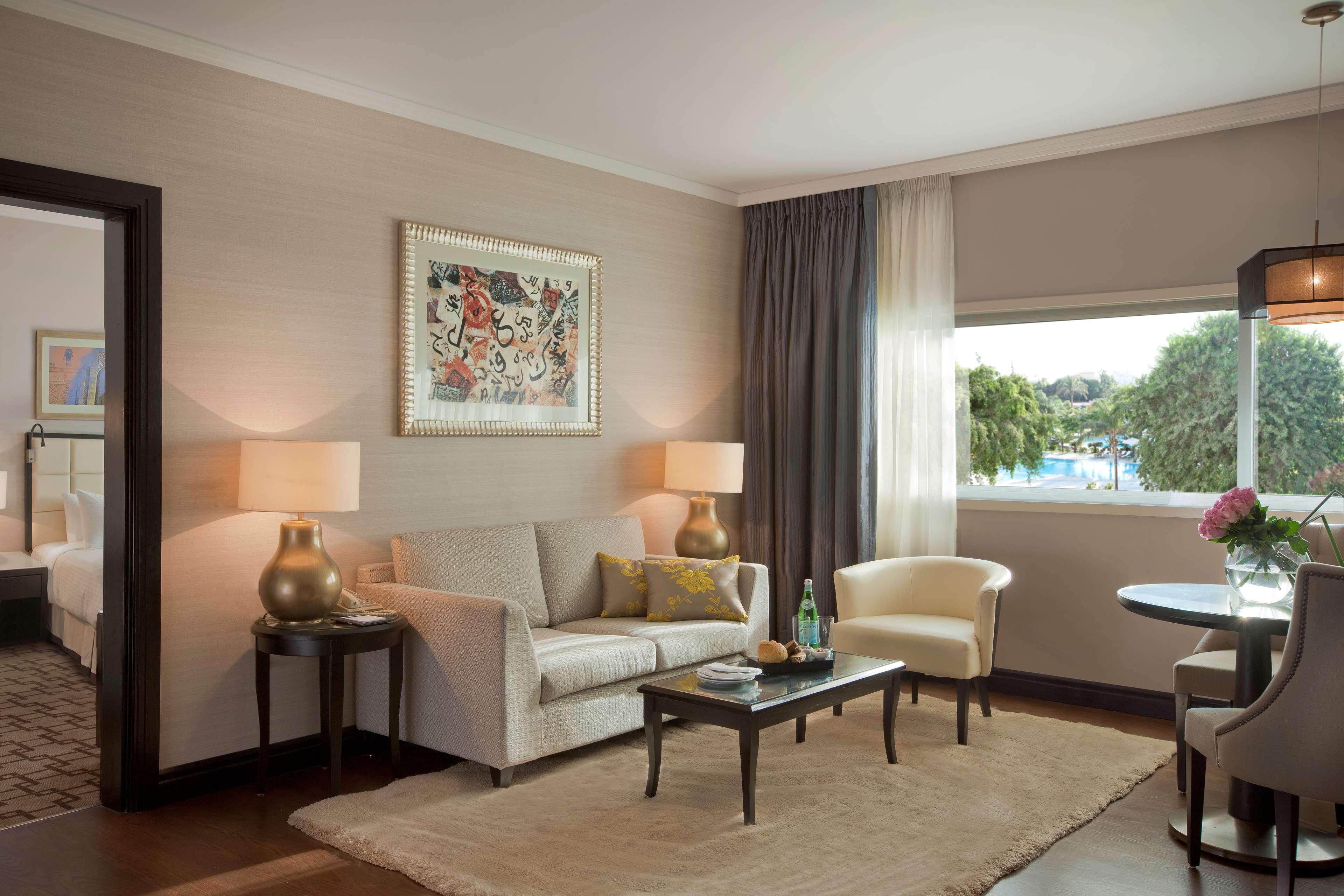 Hilton Cairo Heliopolis Hotel Bagian luar foto A suite at the InterContinental