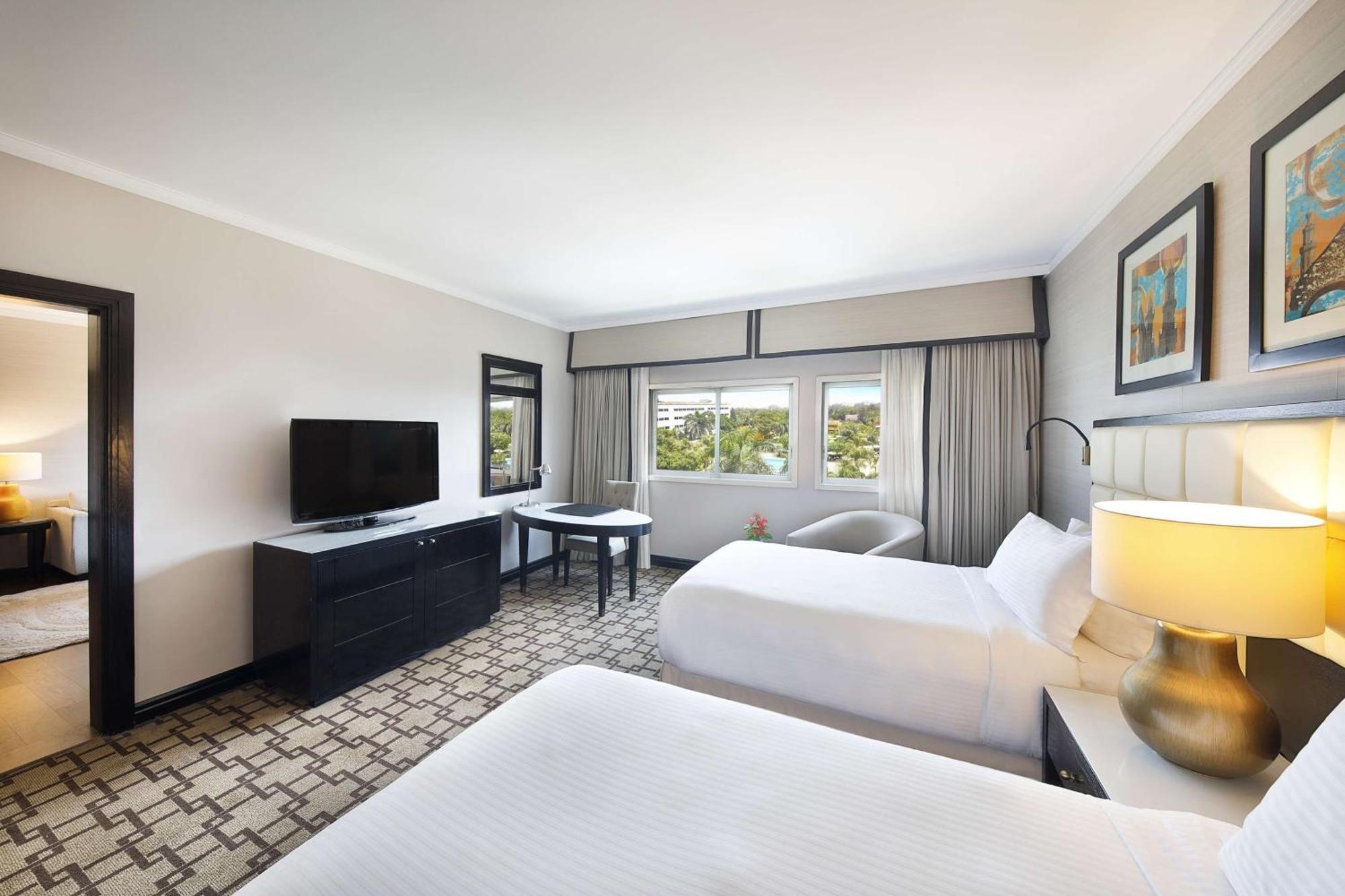 Hilton Cairo Heliopolis Hotel Bagian luar foto A room at the Hilton London Paddington
