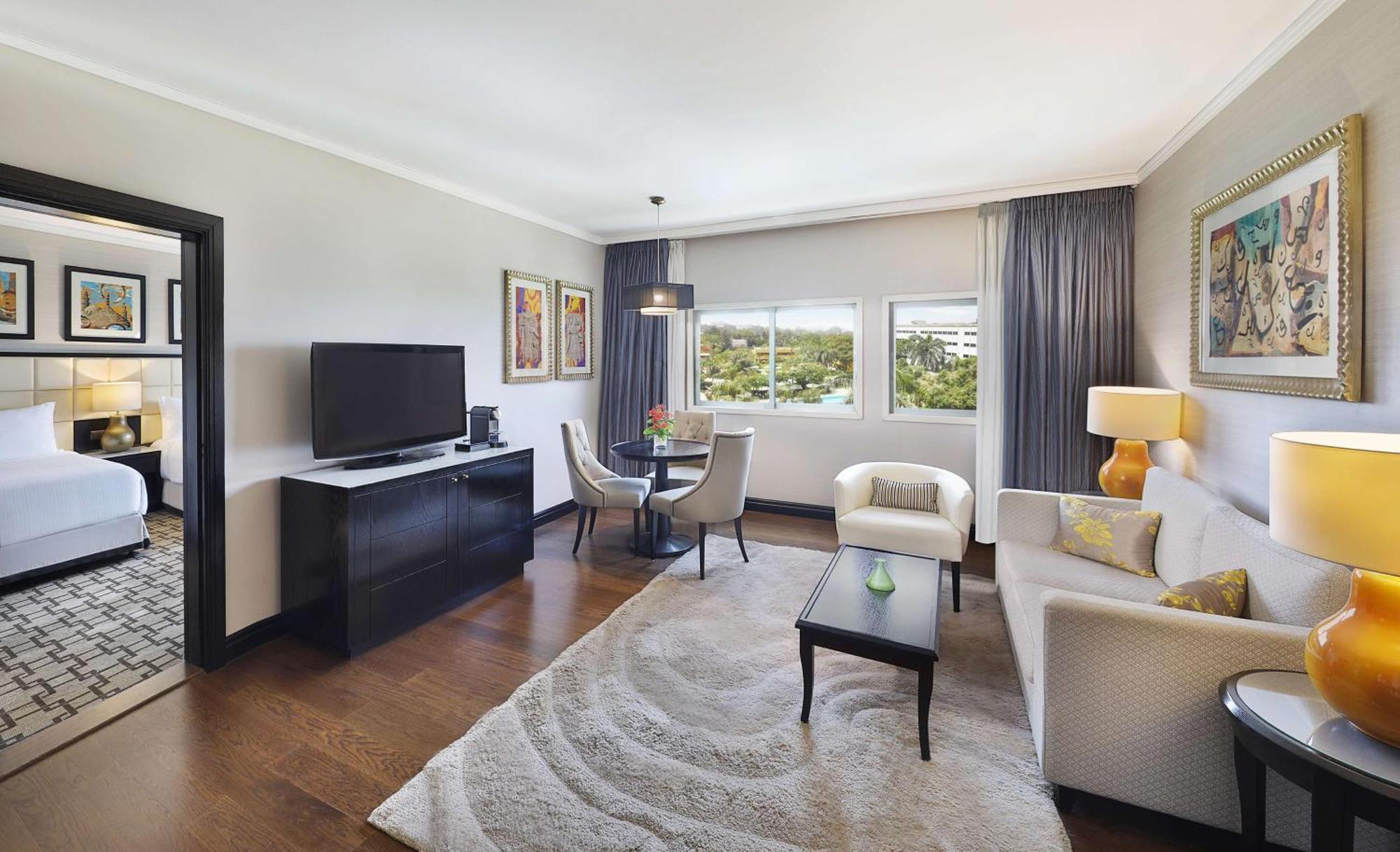 Hilton Cairo Heliopolis Hotel Bagian luar foto A suite at the hotel