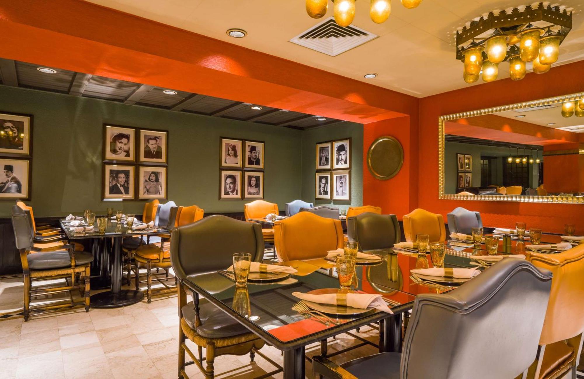 Hilton Cairo Heliopolis Hotel Bagian luar foto Interior of the restaurant