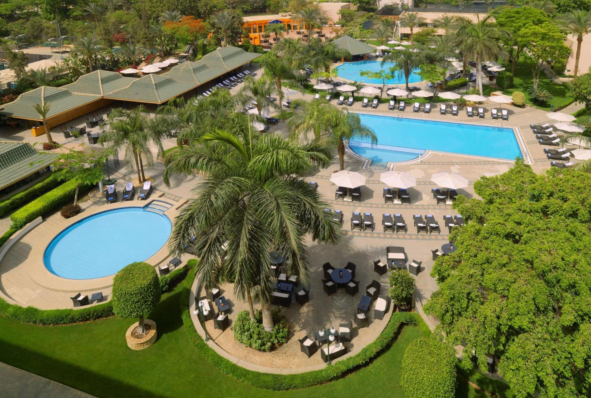 Hilton Cairo Heliopolis Hotel Bagian luar foto The pool at the Serena Hotel