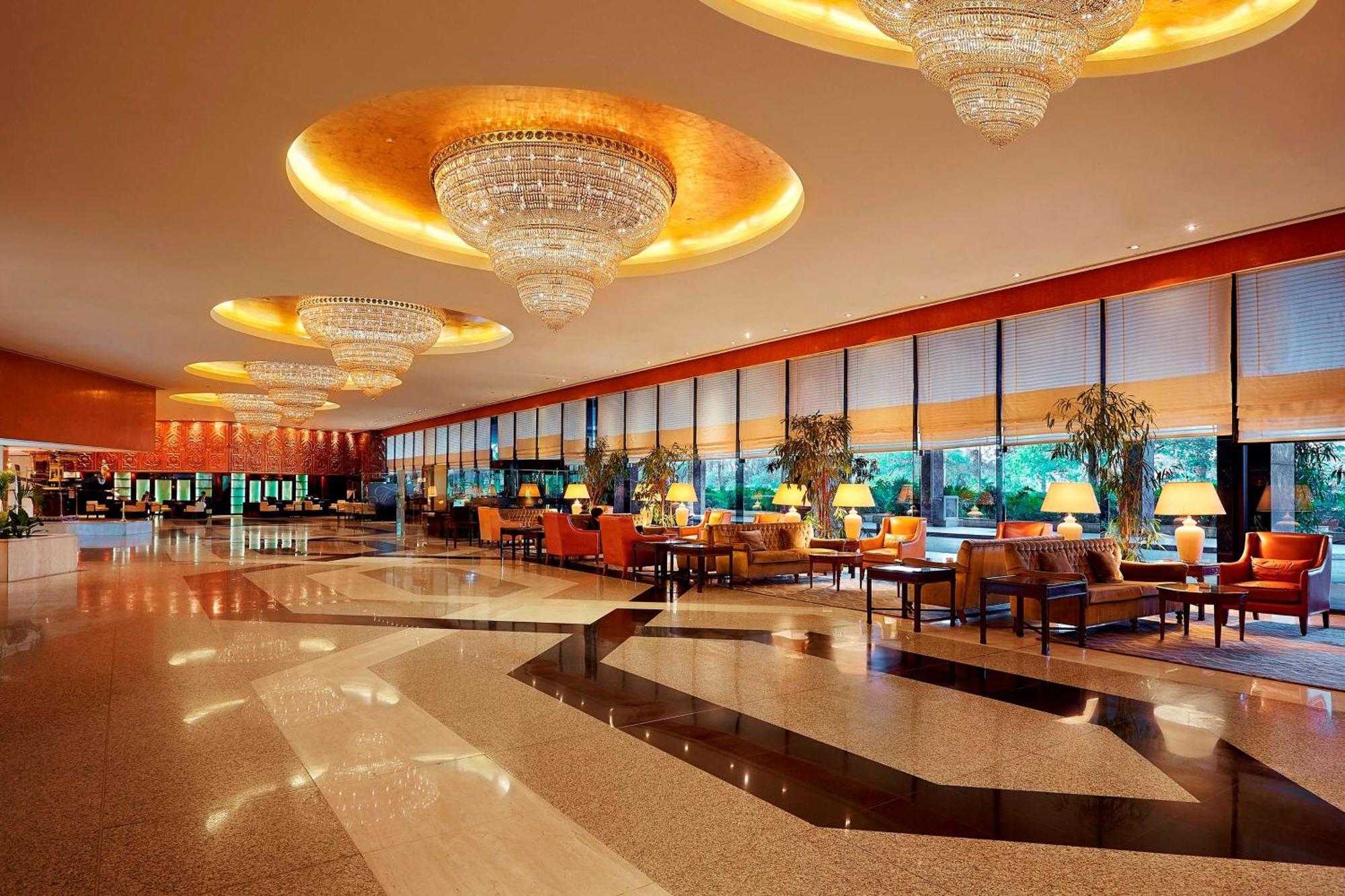 Hilton Cairo Heliopolis Hotel Bagian luar foto The lobby of the hotel