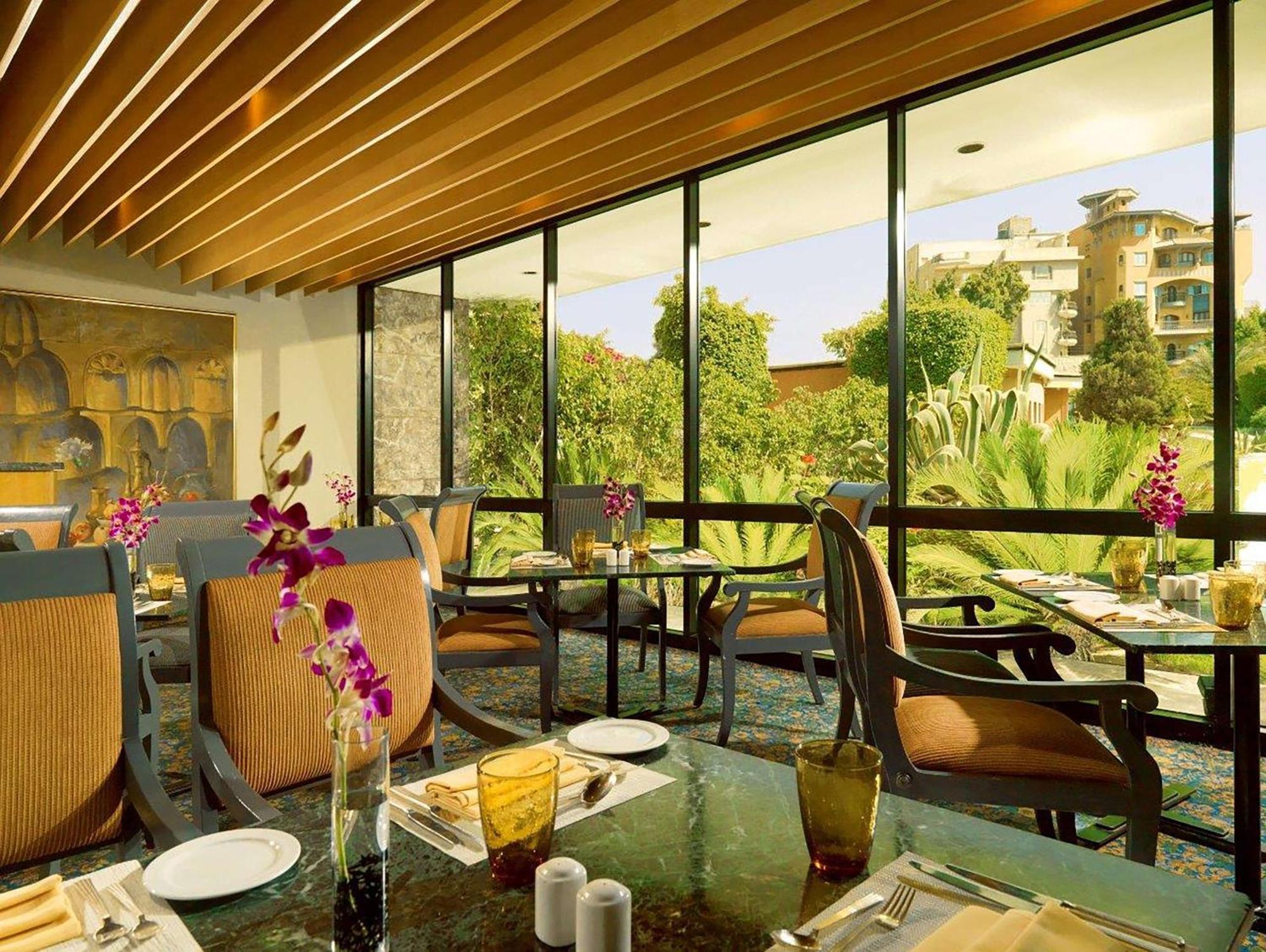 Hilton Cairo Heliopolis Hotel Bagian luar foto The restaurant