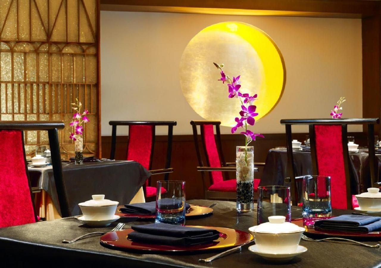 Hilton Cairo Heliopolis Hotel Bagian luar foto The interior of the restaurant