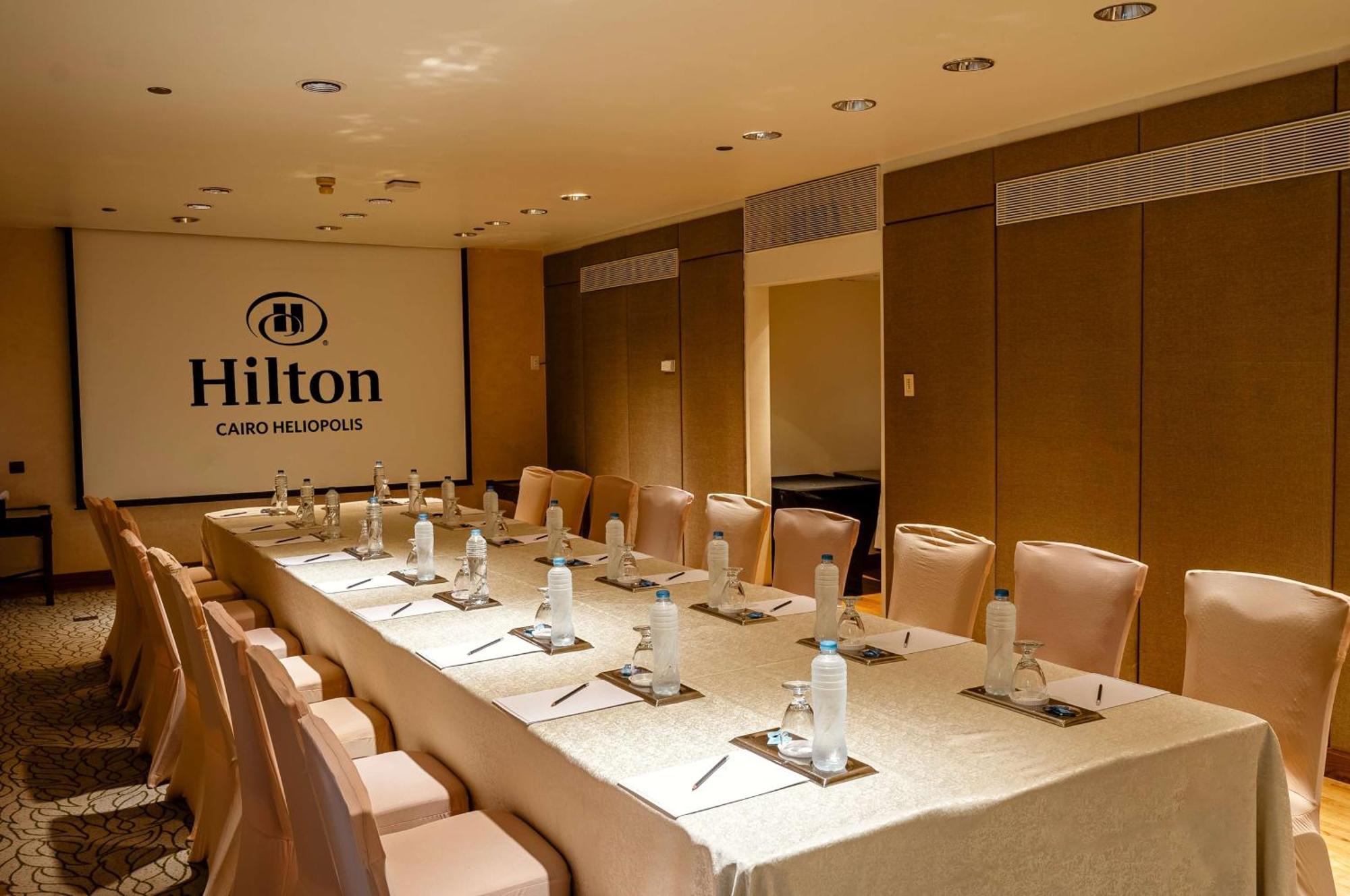 Hilton Cairo Heliopolis Hotel Bagian luar foto A boardroom at Hilton Cairo
