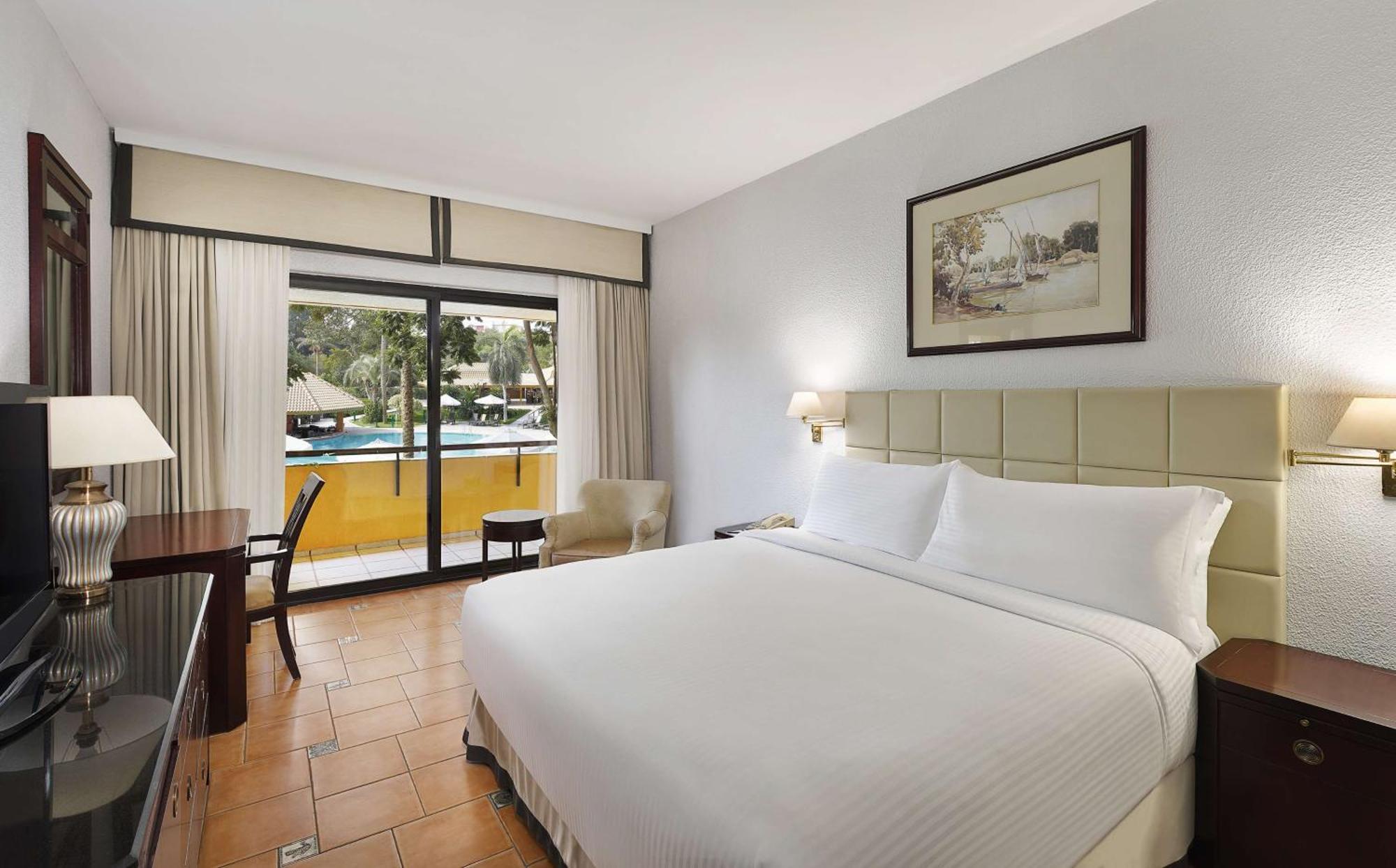 Hilton Cairo Heliopolis Hotel Bagian luar foto A room at the hotel